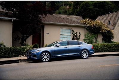 volvo_parked_outside_a_bungalow